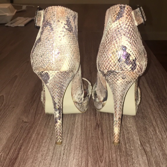 Madden Girl Snakeskin heels - Picture 4 of 5